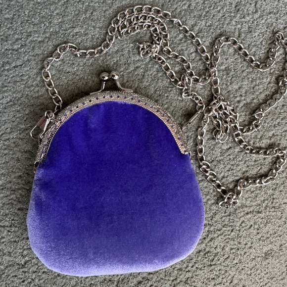 Hand Embroidered Purple and Silver Chain Purse - Picture 4 of 4